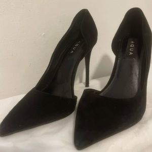 Aqua pointed toe pumps. Suede black size 9